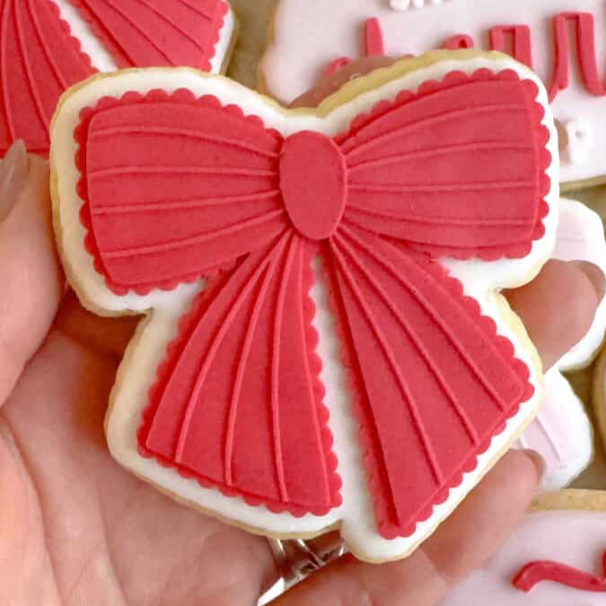 Scalloped Detail Bow Cookie Stamp & Cutter