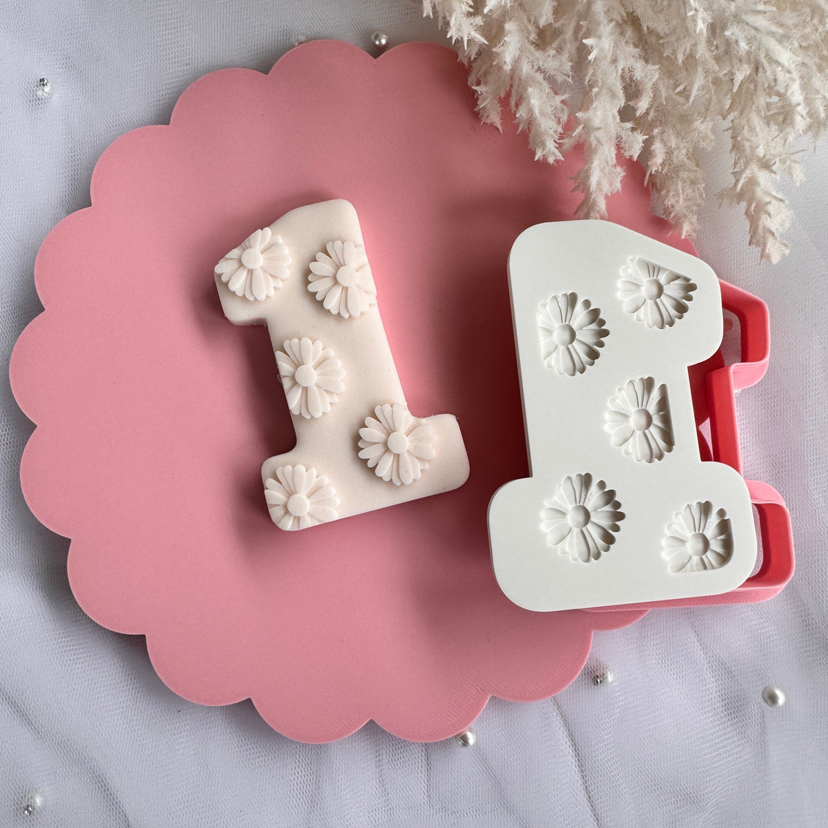 Daisy Pattern Number One Cookie Stamp & Cutter