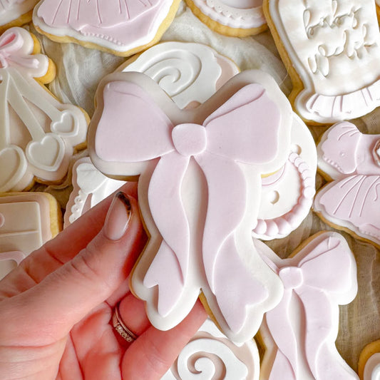 Thick Ribbon Bow Cookie Stamp & Cutter