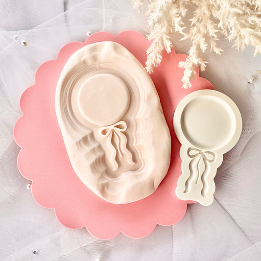 Round Balloon with Bow Cookie Stamp & Cutter