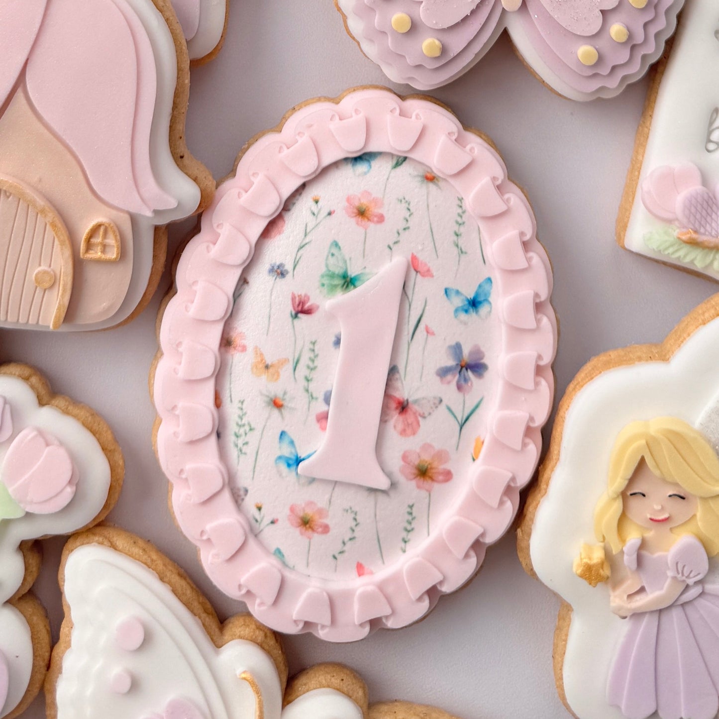 Frilly Border Oval with Number 1 Plate Cookie Stamp & Cutter