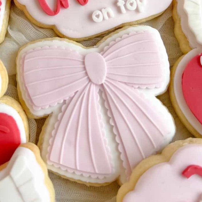 Scalloped Detail Bow Cookie Stamp & Cutter