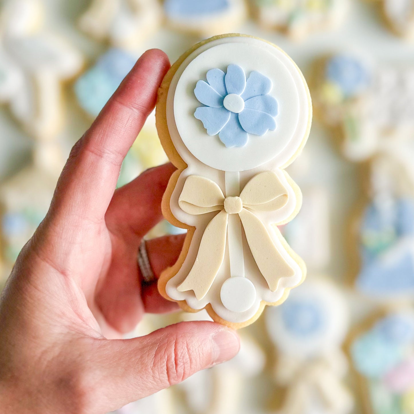 Round Simple Flower Rattle Cookie Stamp & Cutter